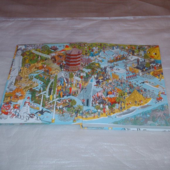 2022 Guinness Book of World Records hardback book - Picture 2 of 11